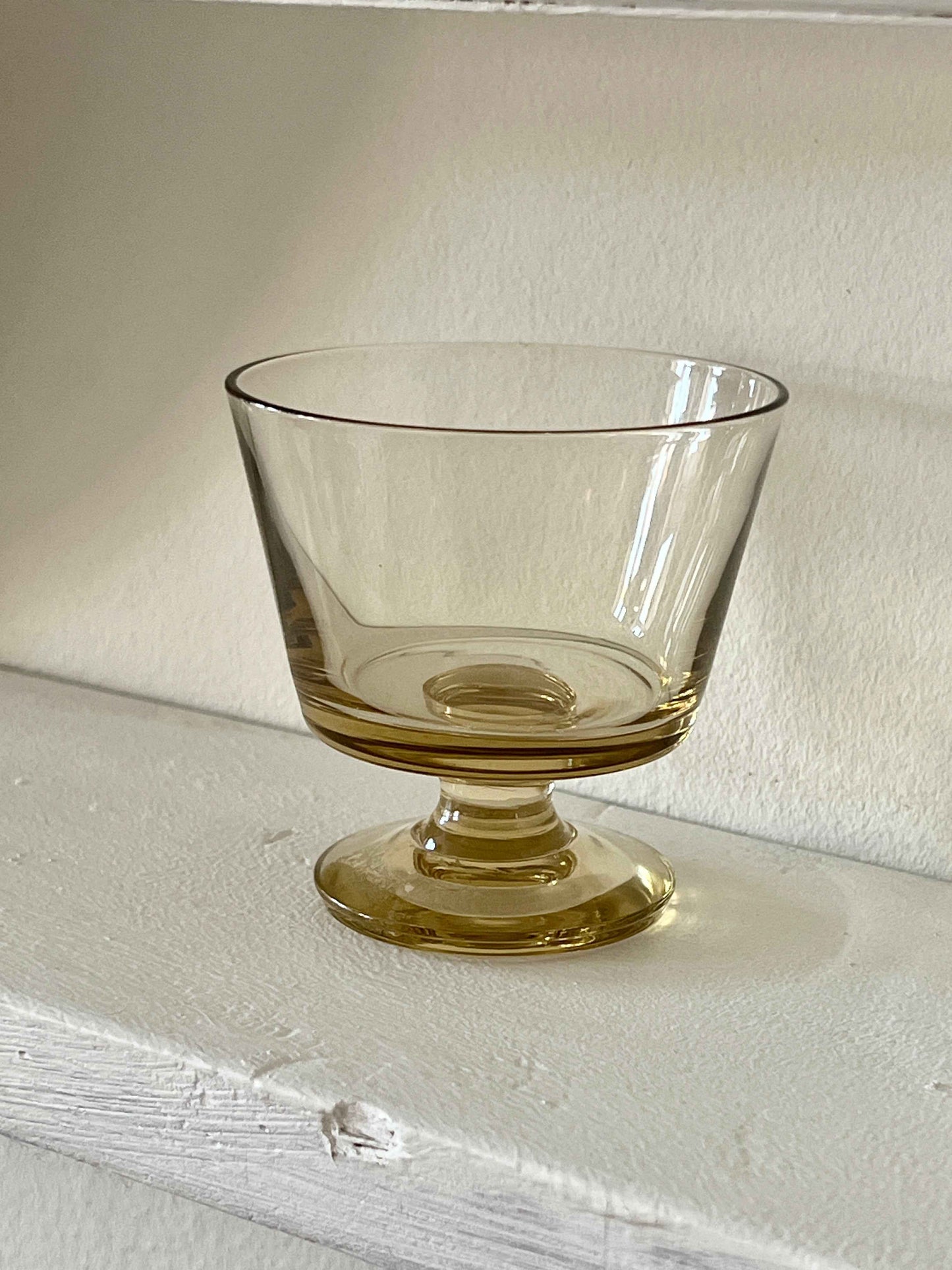 Vintage vinglas i gyldent glas