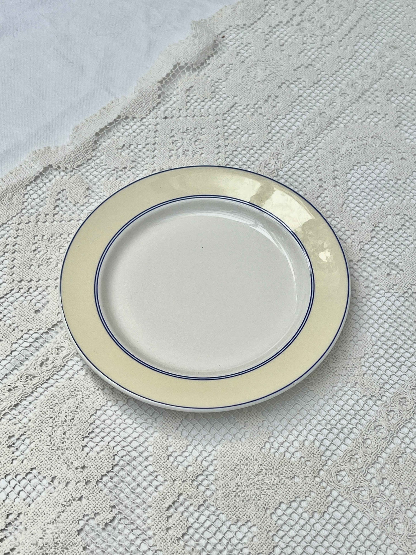 Enkelt frokosttallerken med lysegul kant, Villeroy & Boch, Ø19,5