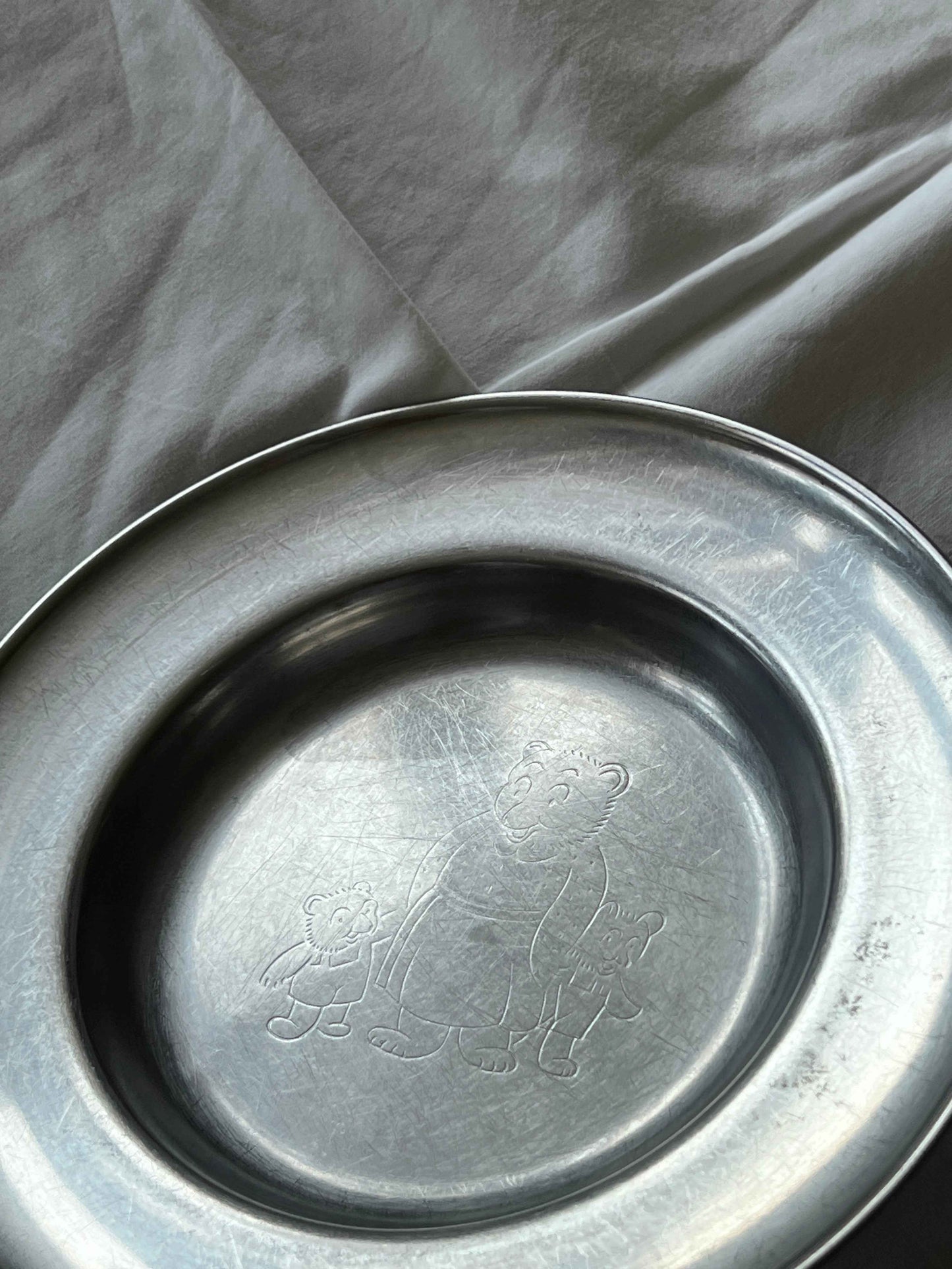 Børnetallerken i rustfri stål, Bjørnemor