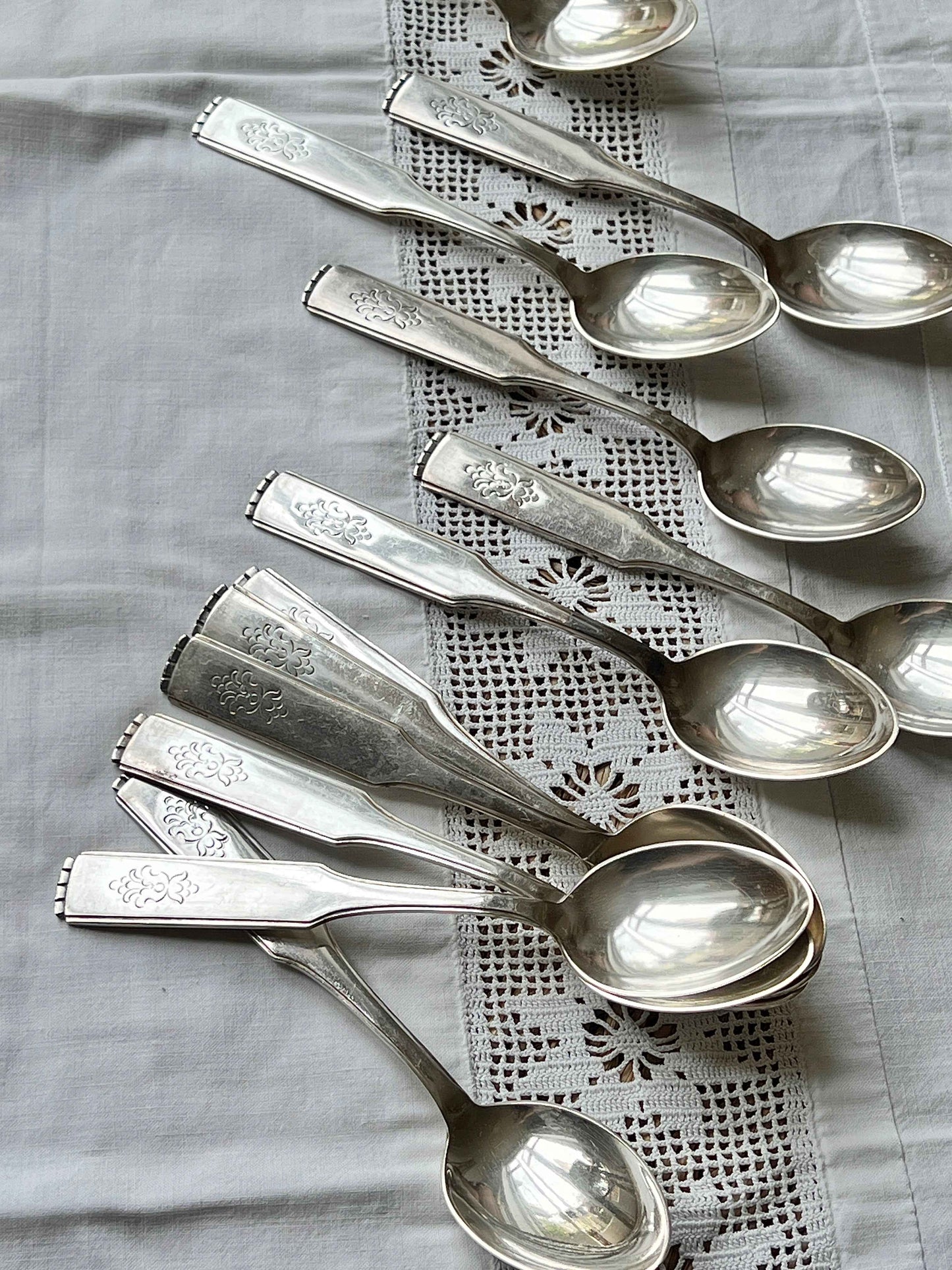 Victoria serveringsskeer i sølv