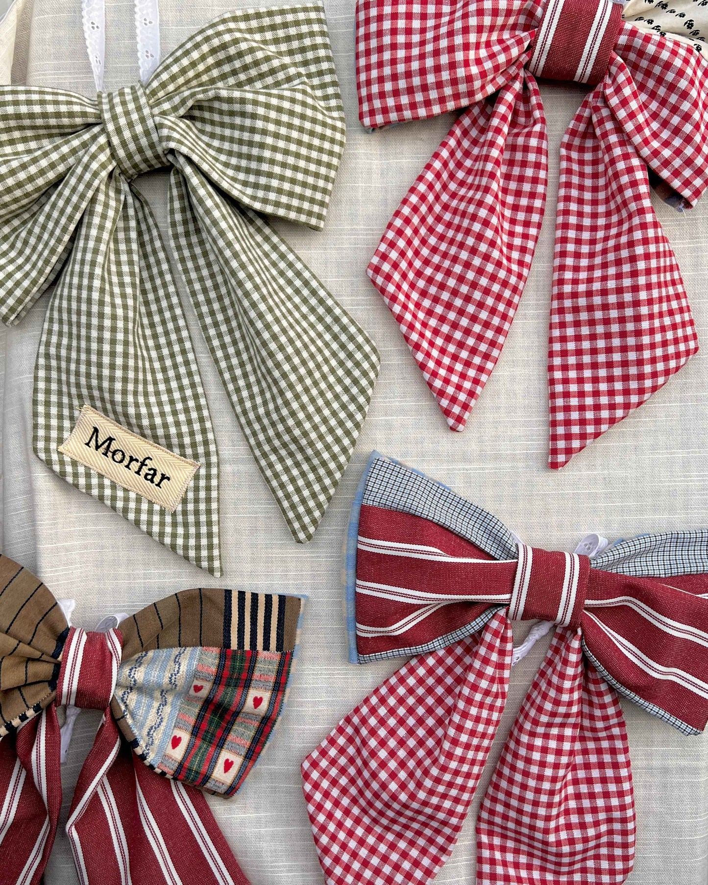 BUBBI BOW - sløjfe i vintage tekstil - tilføj navn eller motiv