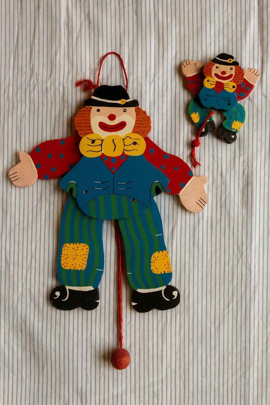 To vintage træklovne – træfigurer med snoretræk