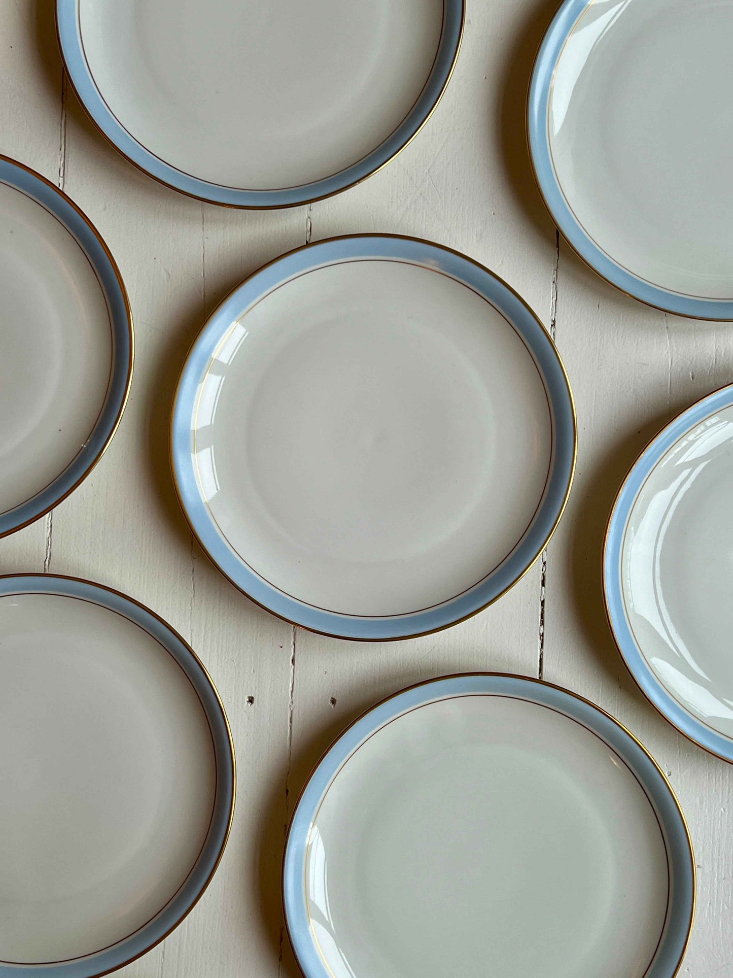 Frokosttallerkener med lyseblå kant