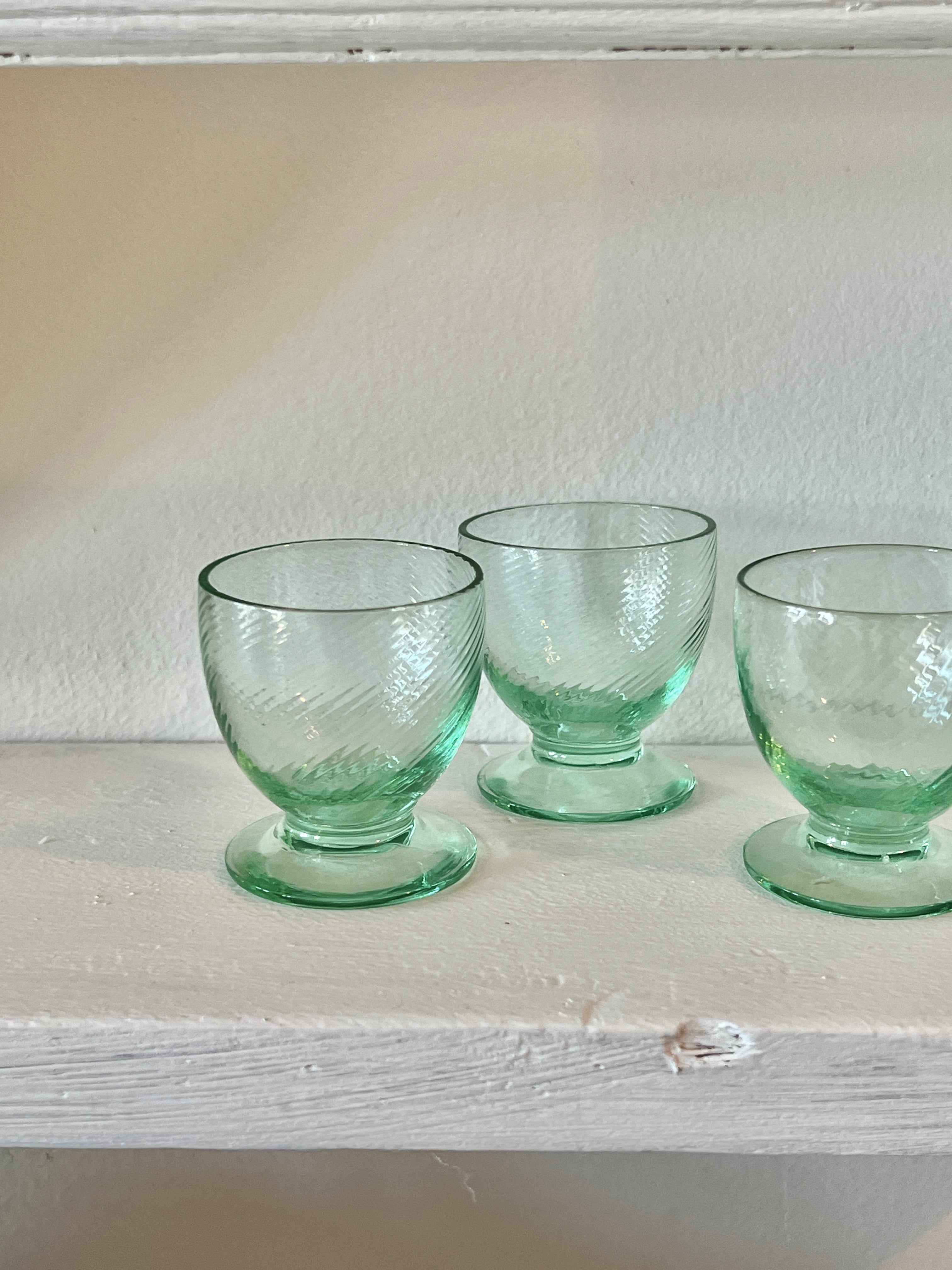 Grønne æggebægre i glas (sæt a 3)