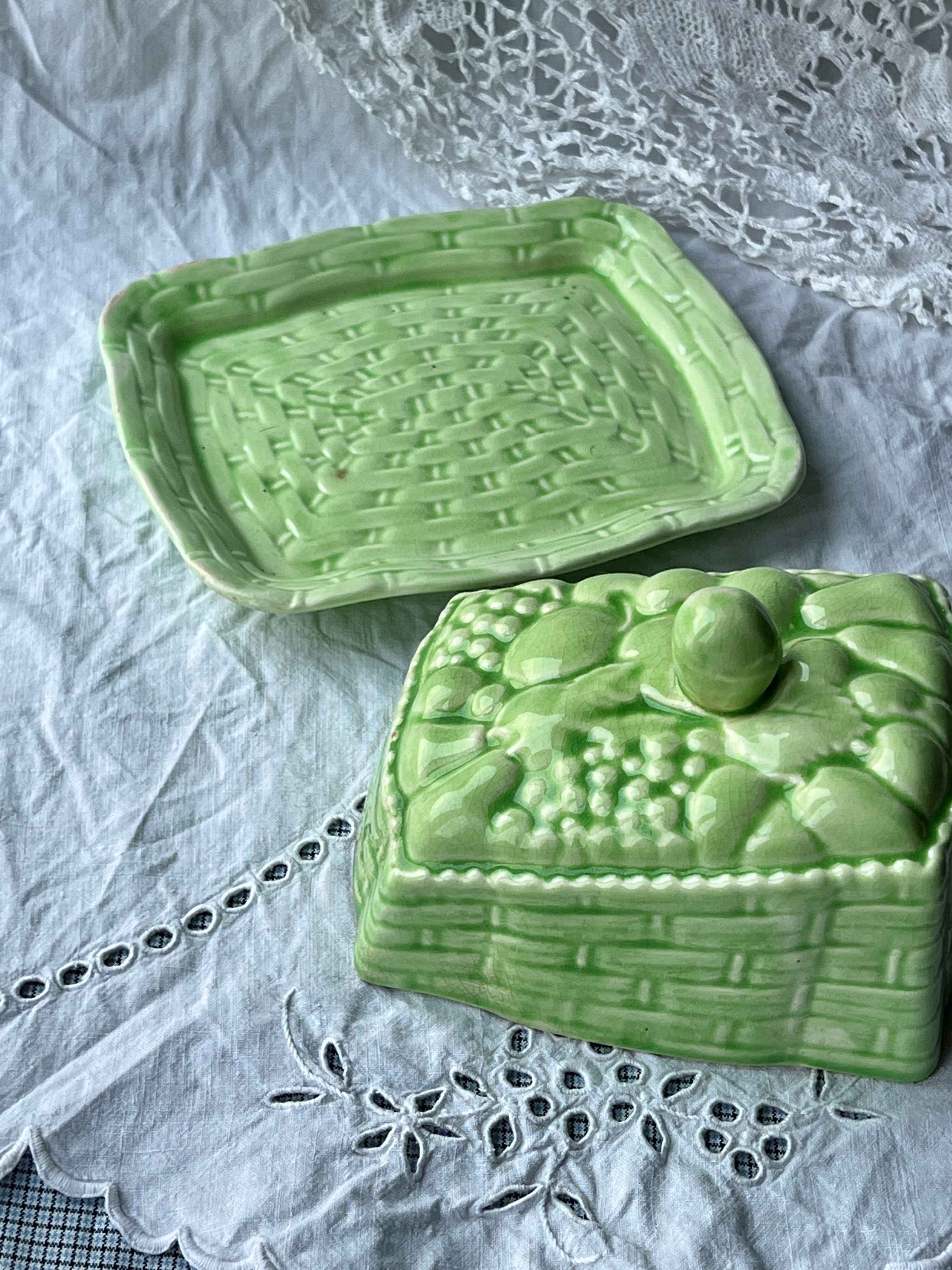 Grøn keramik smørskål med låg