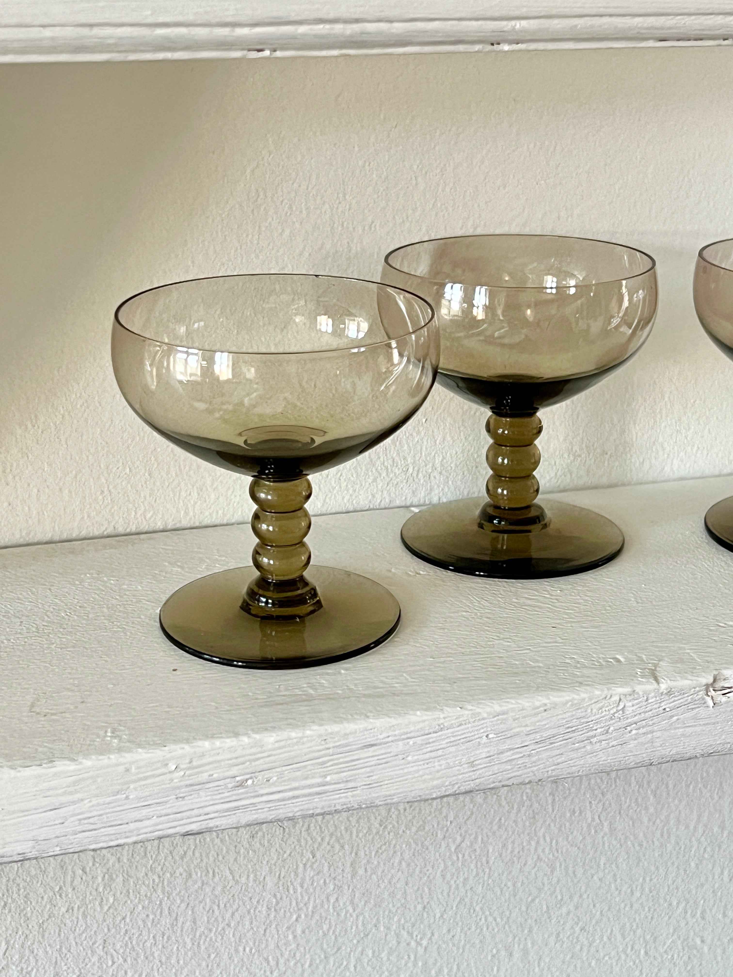Vintage likørglas i røgfarvet glas (sæt a 3)
