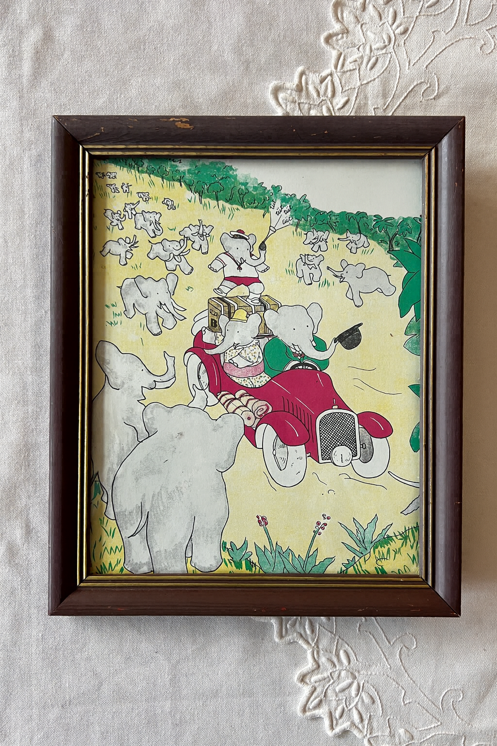 Babar illustration – elefanter & rød bil