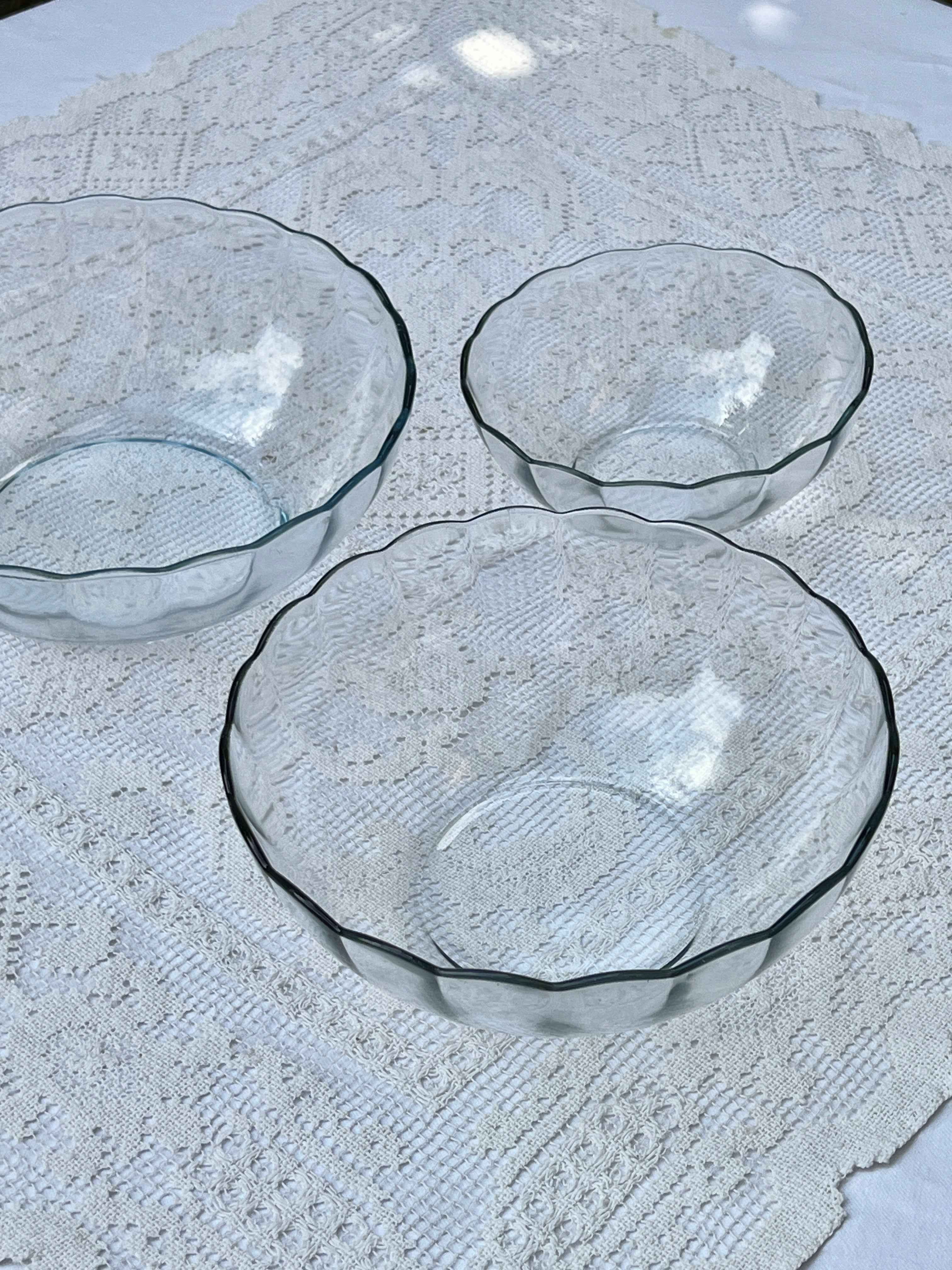 Stor brasiliensk glasskål med bølgende glas, Ø25 H10