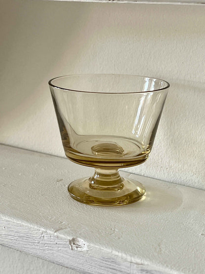 Vintage vinglas i gyldent glas