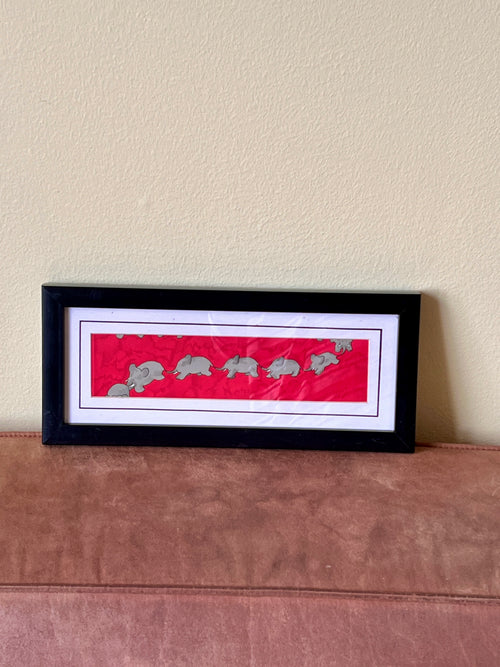 Babar illustration – marcherende, rød