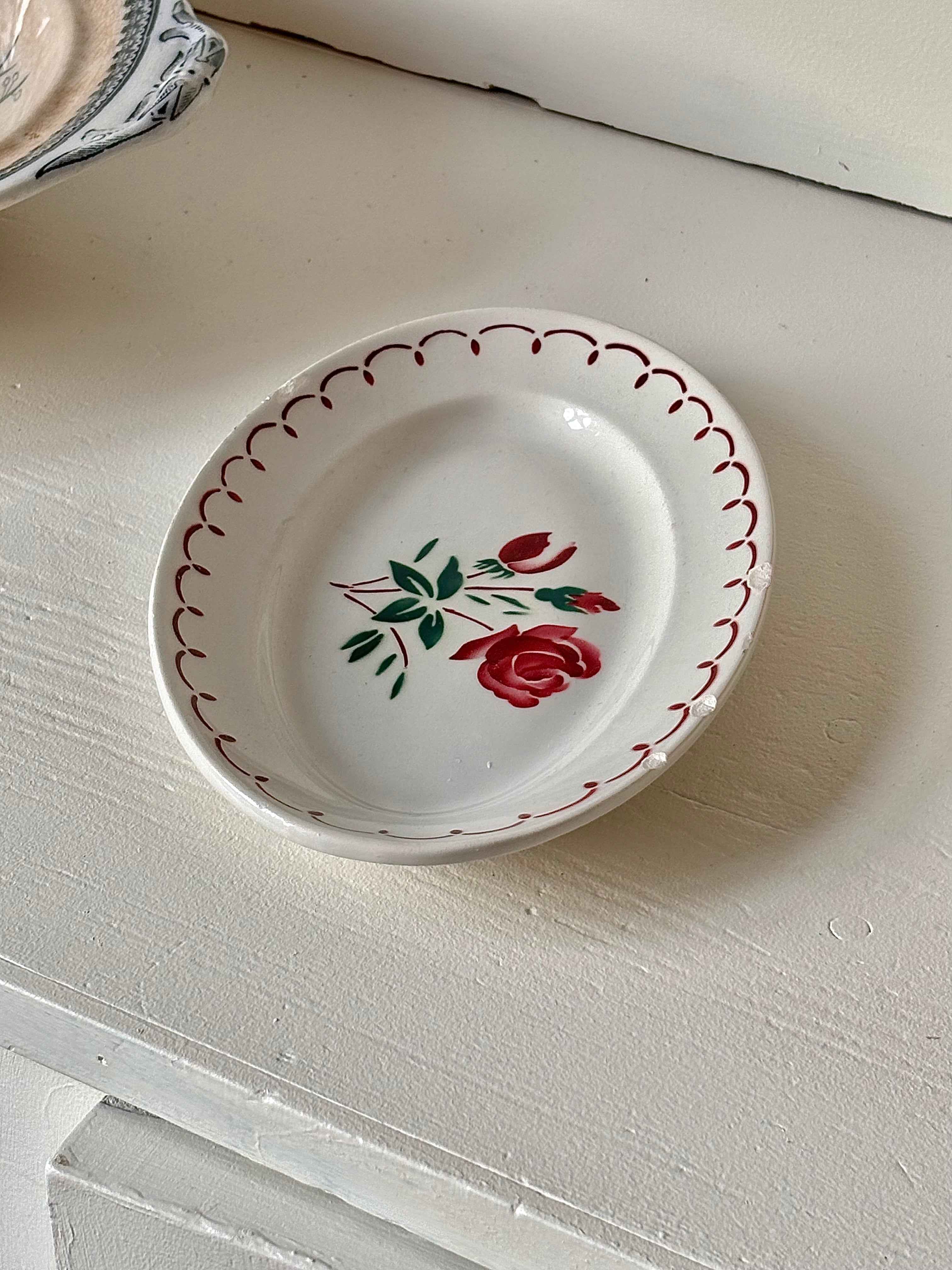 Vintage fransk håndmalet porcelænsfad med blomster · L21,5 x B14 cm