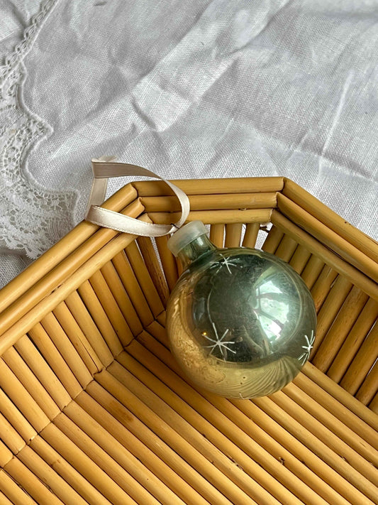 Fransk julekugle i glas med håndmalede stjerner