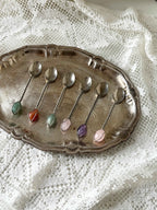 Sæt á 6 vintage sølvskeer med ædelsten · L 9,5 cm