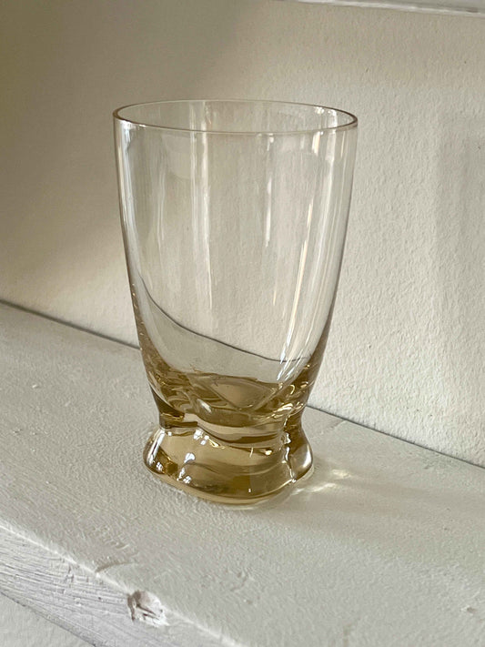 Vintage drikkeglas i lysegyldent glas
