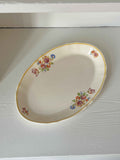 Vintage porcelænsfad med gul kant og blomster · L29 x B19,5 cm