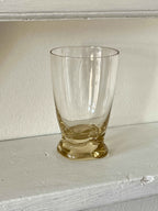 Vintage drikkeglas i lysegyldent glas