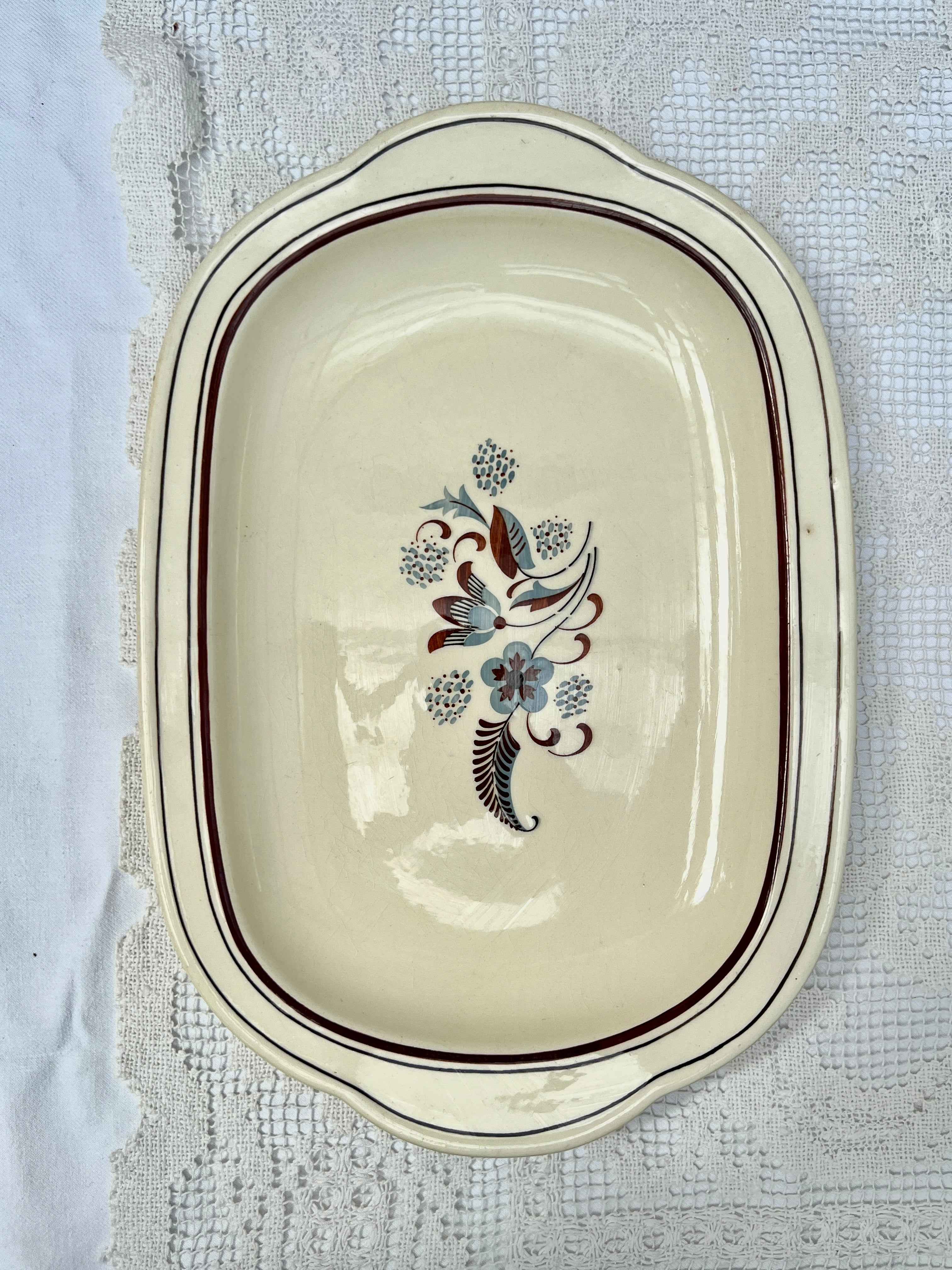 Vintage porcelænsfad, råhvid med brunt blomstermotiv, L22,5 B32,5