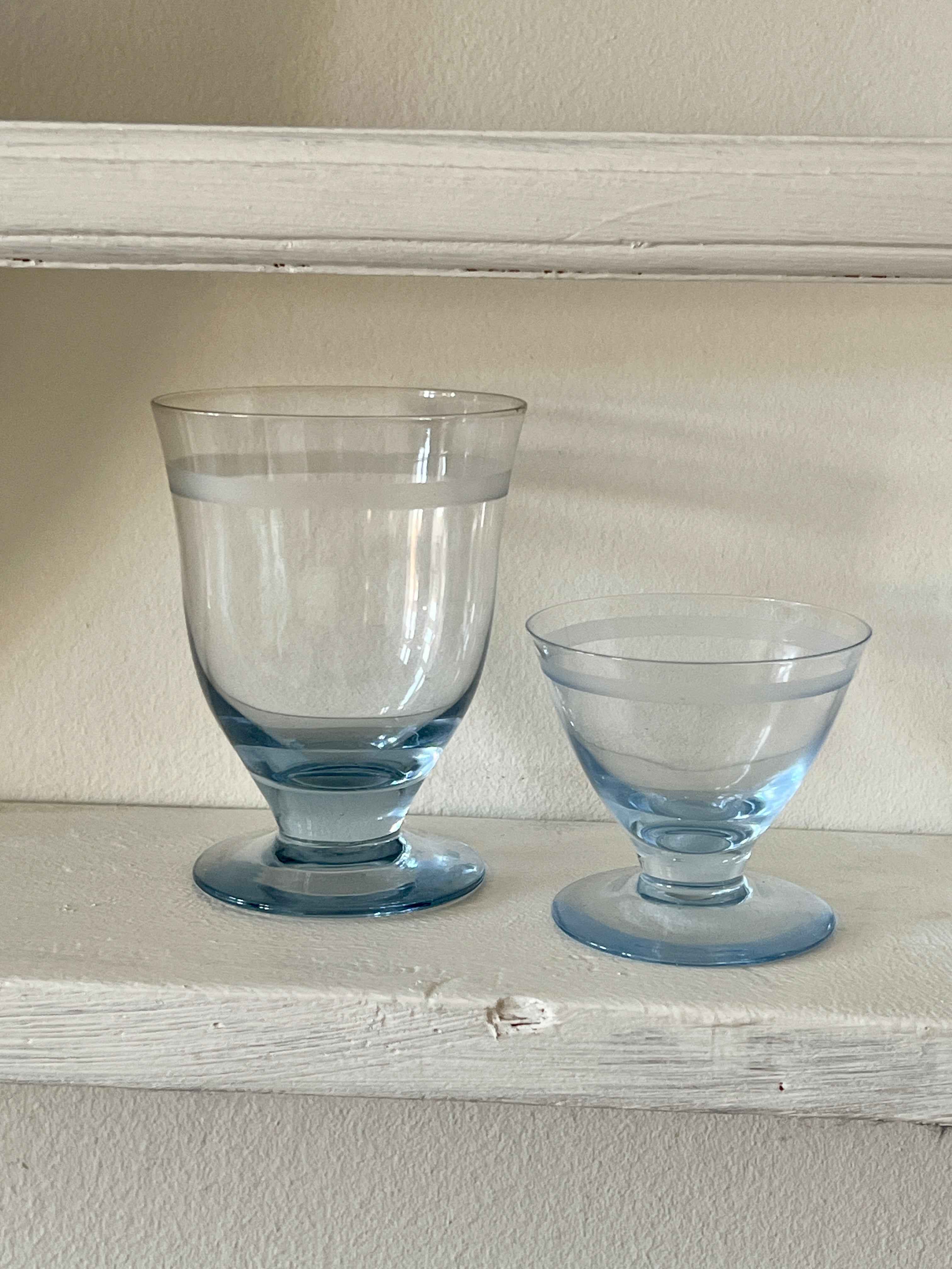 Vintage glas i lysblå glas med mat stribe (sæt a 2)