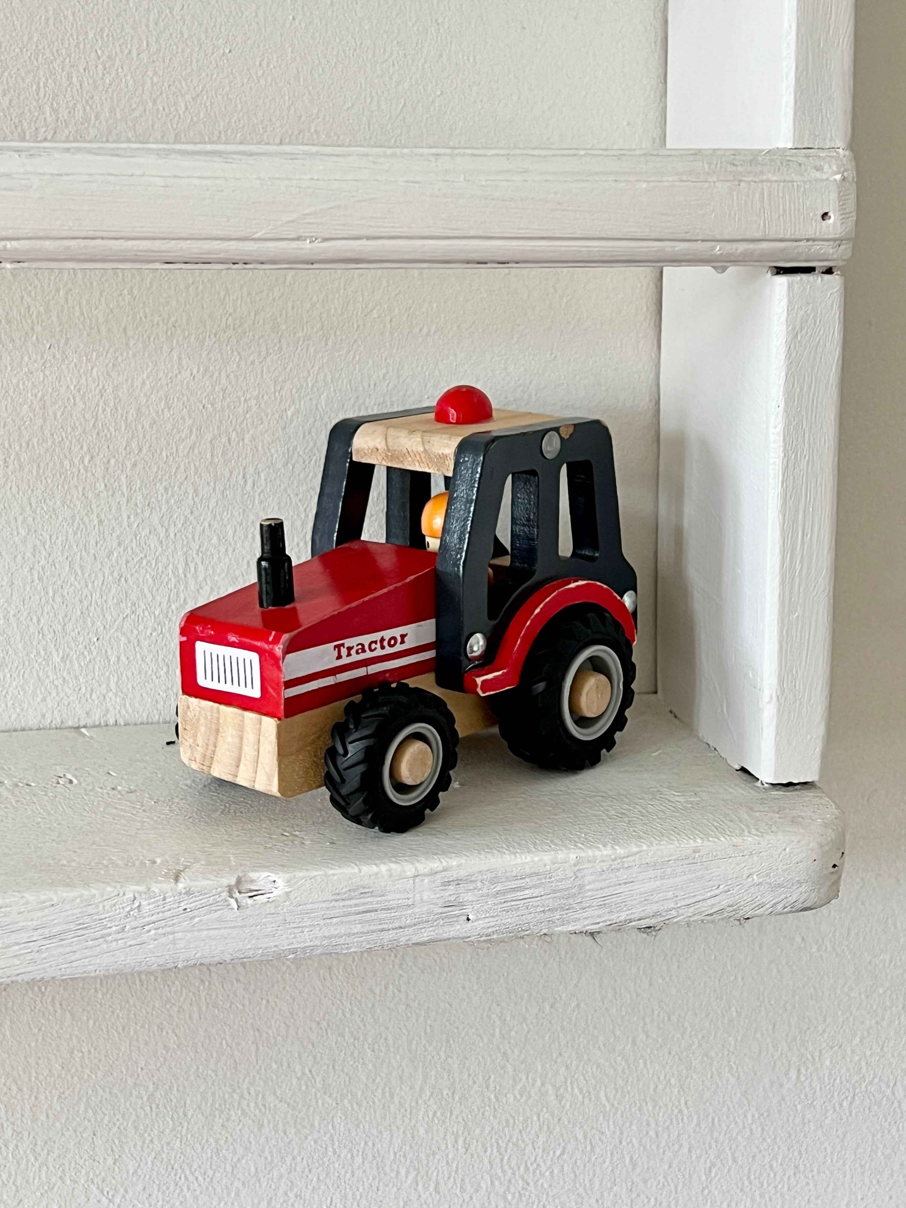 Traktor i træ