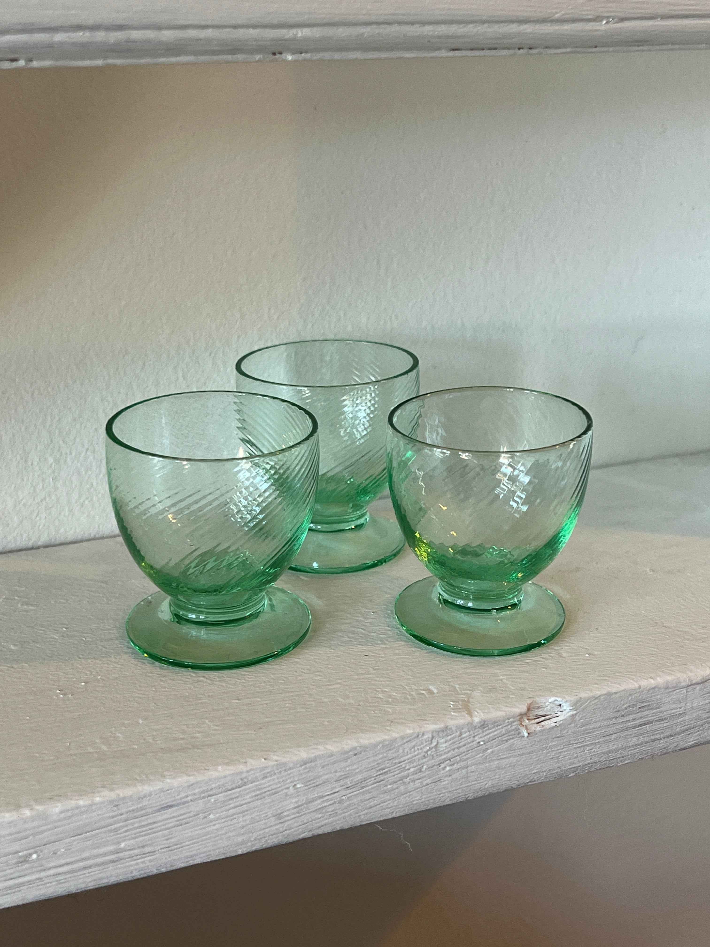 Grønne æggebægre i glas (sæt a 3)
