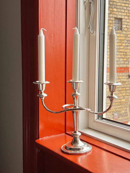 Stor trearmet vintage lysestage i pletsølv med swirl detalje