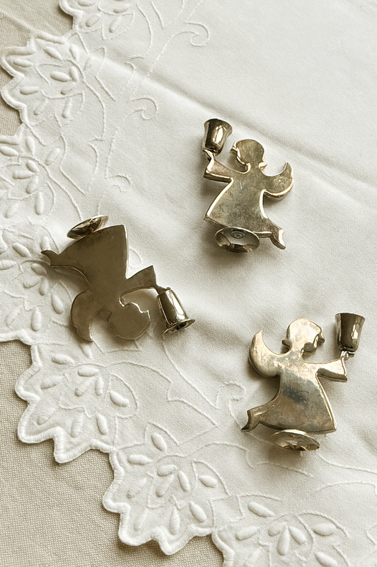 Lysestager i sølv metal med englemotiv