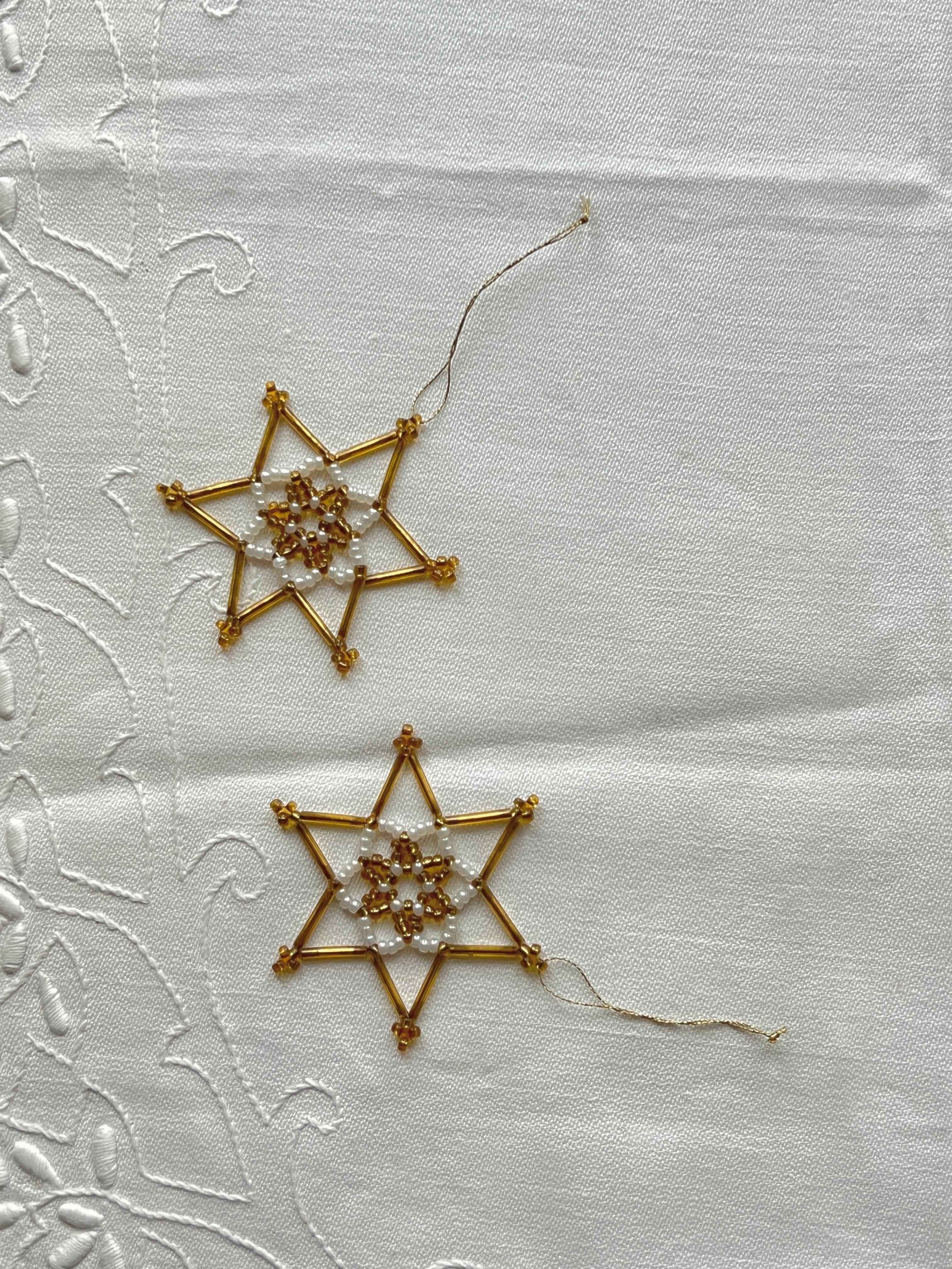 Perlestjerner i guld og hvid – 2 stk