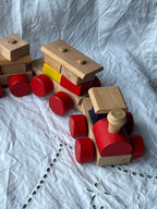 Trætog i massivt træ med flere vogne