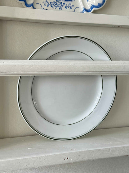 3 vintage frokosttallerkener med grøn kant · Ø20 cm (én med lille skår)