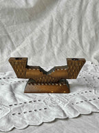 Håndskåret svensk træstage