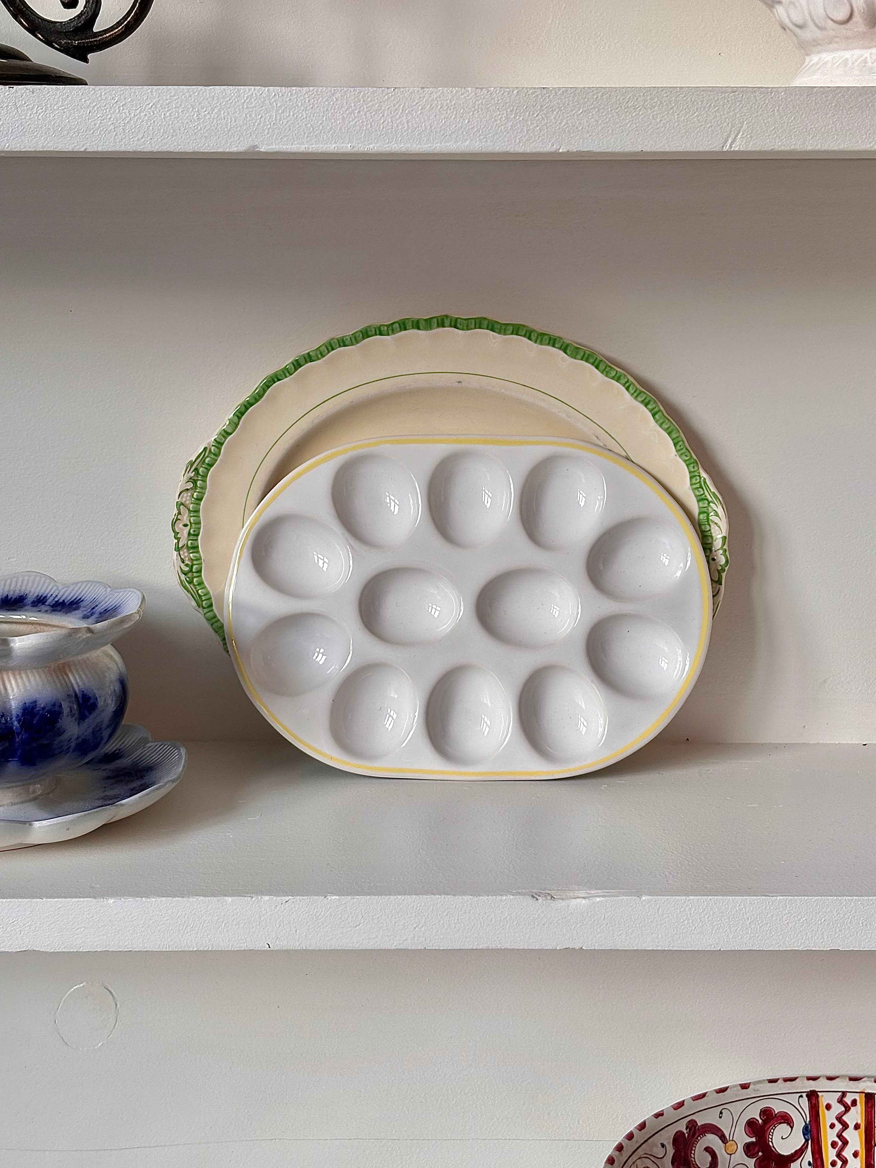 Vintage porcelænsbakke til æg med gul kant · L24 x B16,5 cm