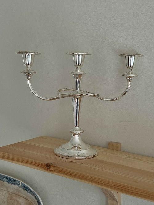 3 armet lysestage med bølget detalje