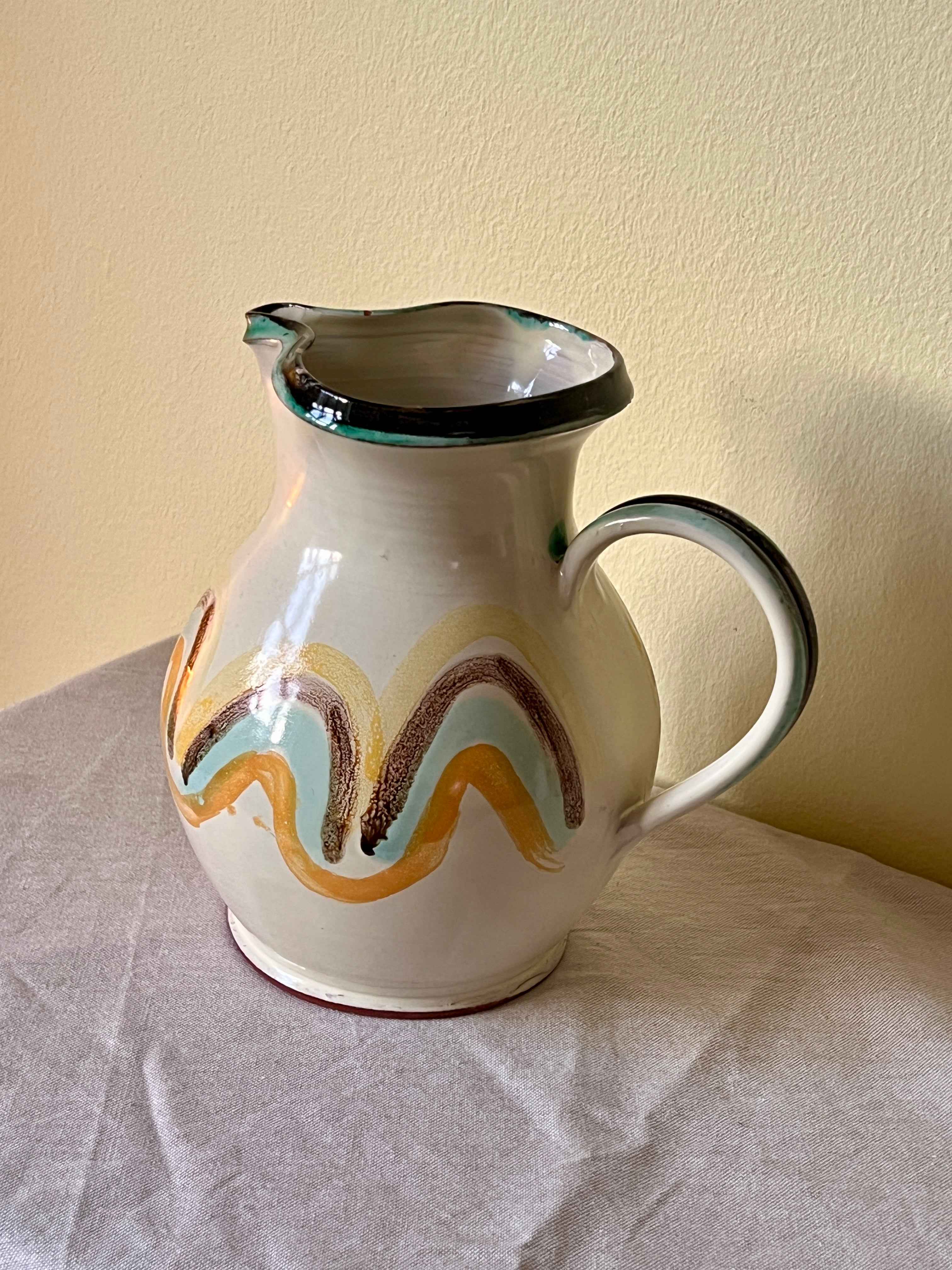 Stor håndmalet keramisk kande