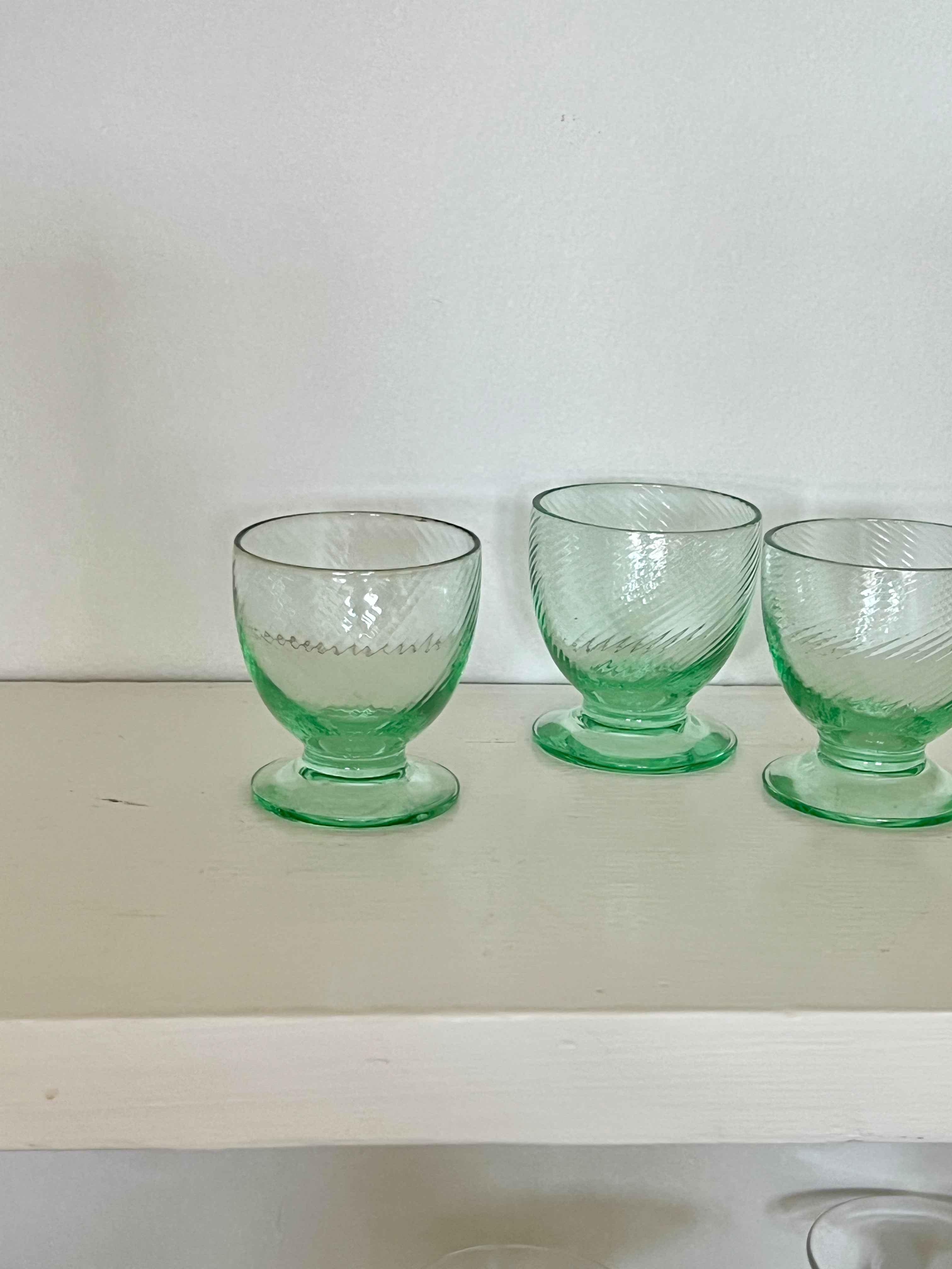 Grønne æggebægre i glas (sæt a 3)