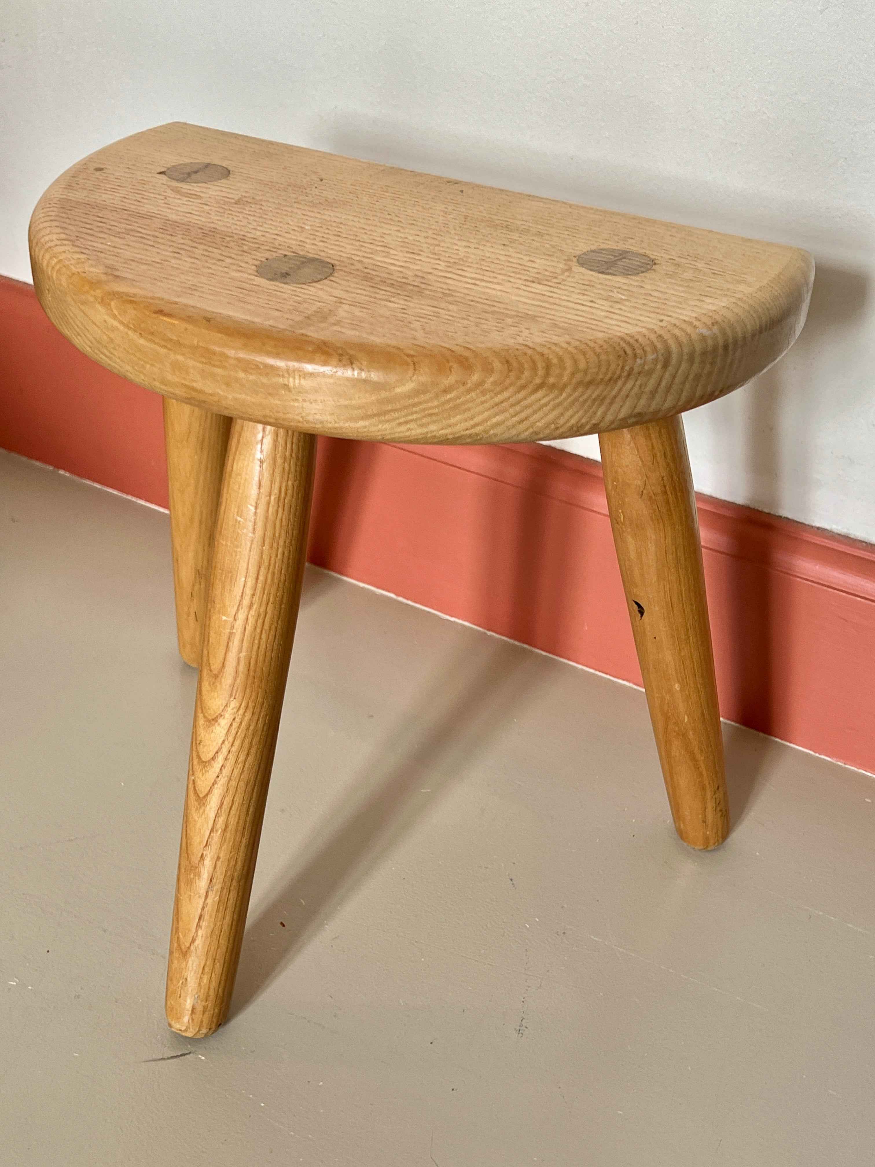 Skammel i træ H29 × B29 × D18,5 cm