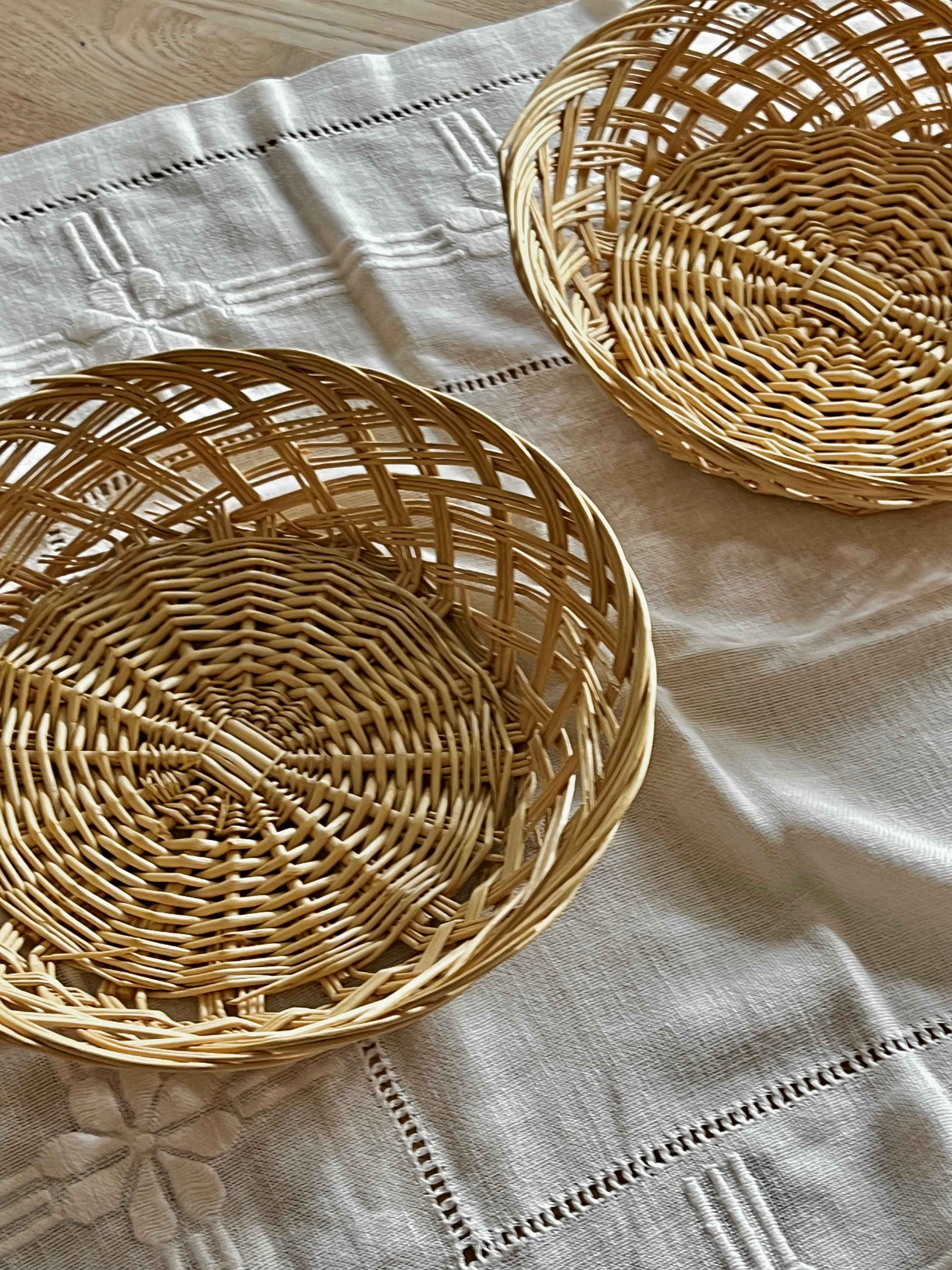 Flettet kurv i rattan Ø25