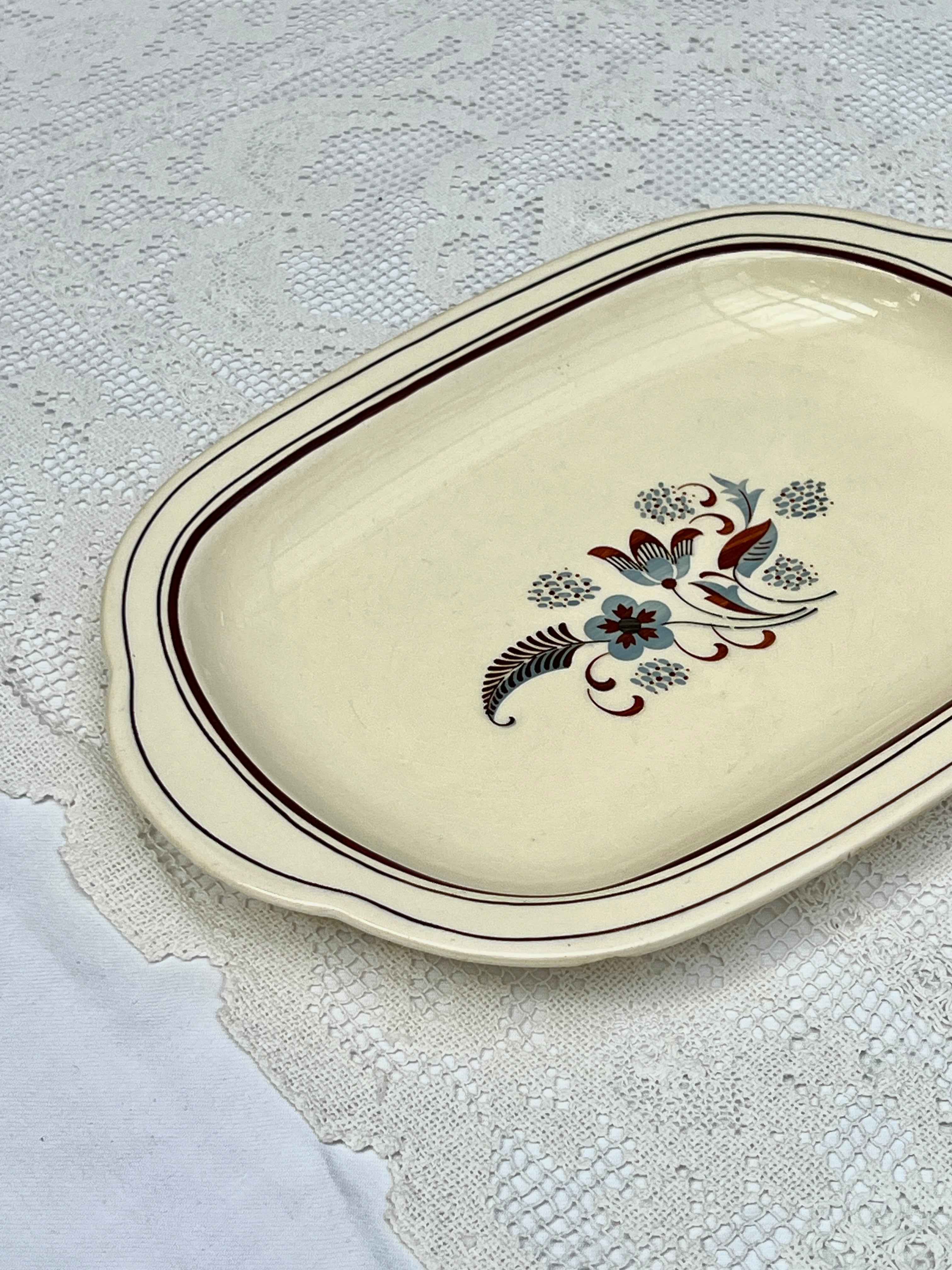 Vintage porcelænsfad, råhvid med brunt blomstermotiv, L22,5 B32,5