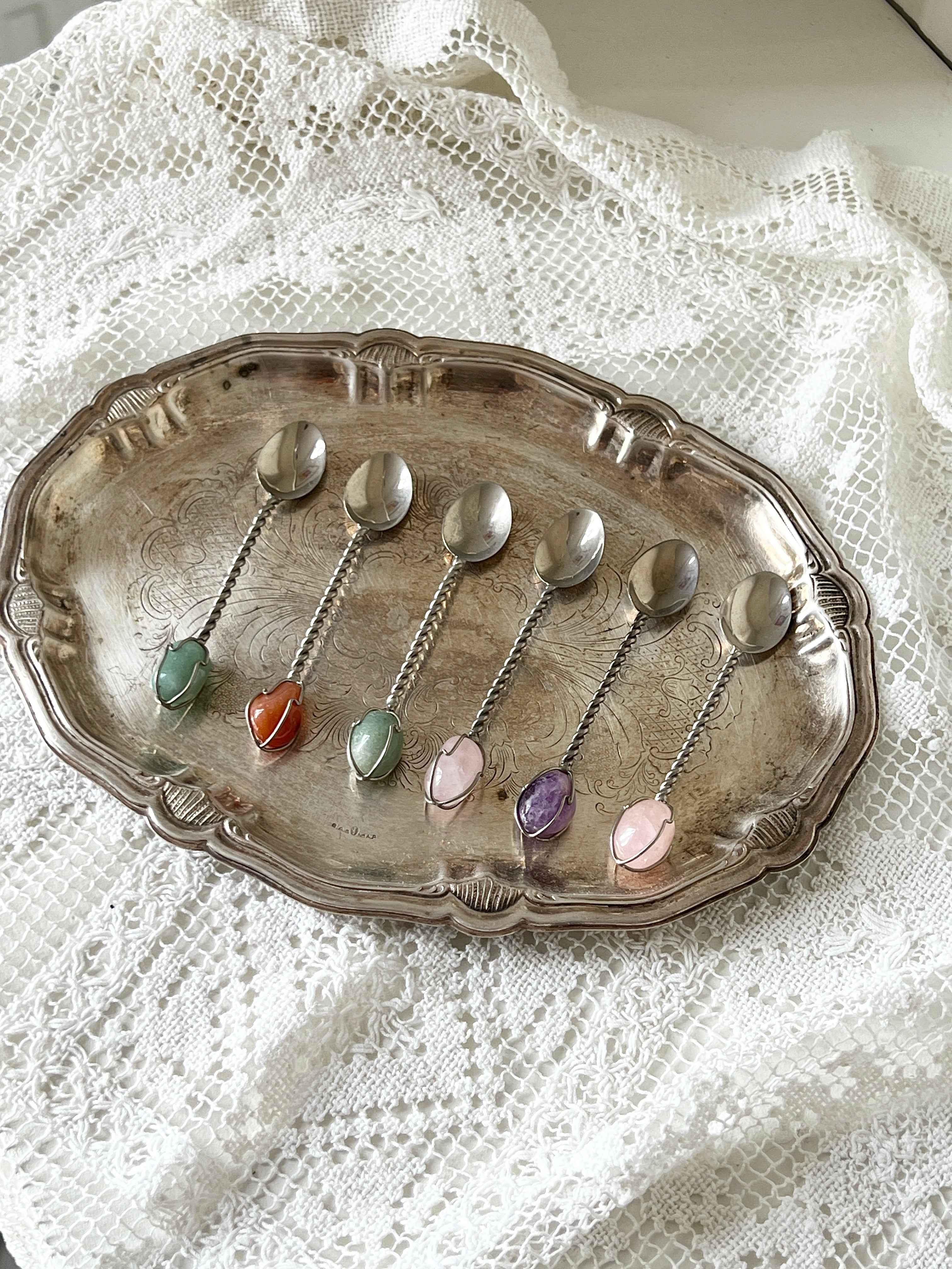 Sæt á 6 vintage sølvskeer med ædelsten · L 9,5 cm