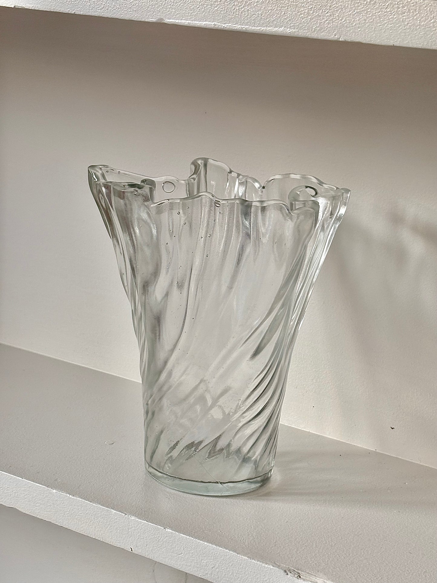 Swirl glass vase