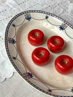 Rød æblelignende træstage til små-lys