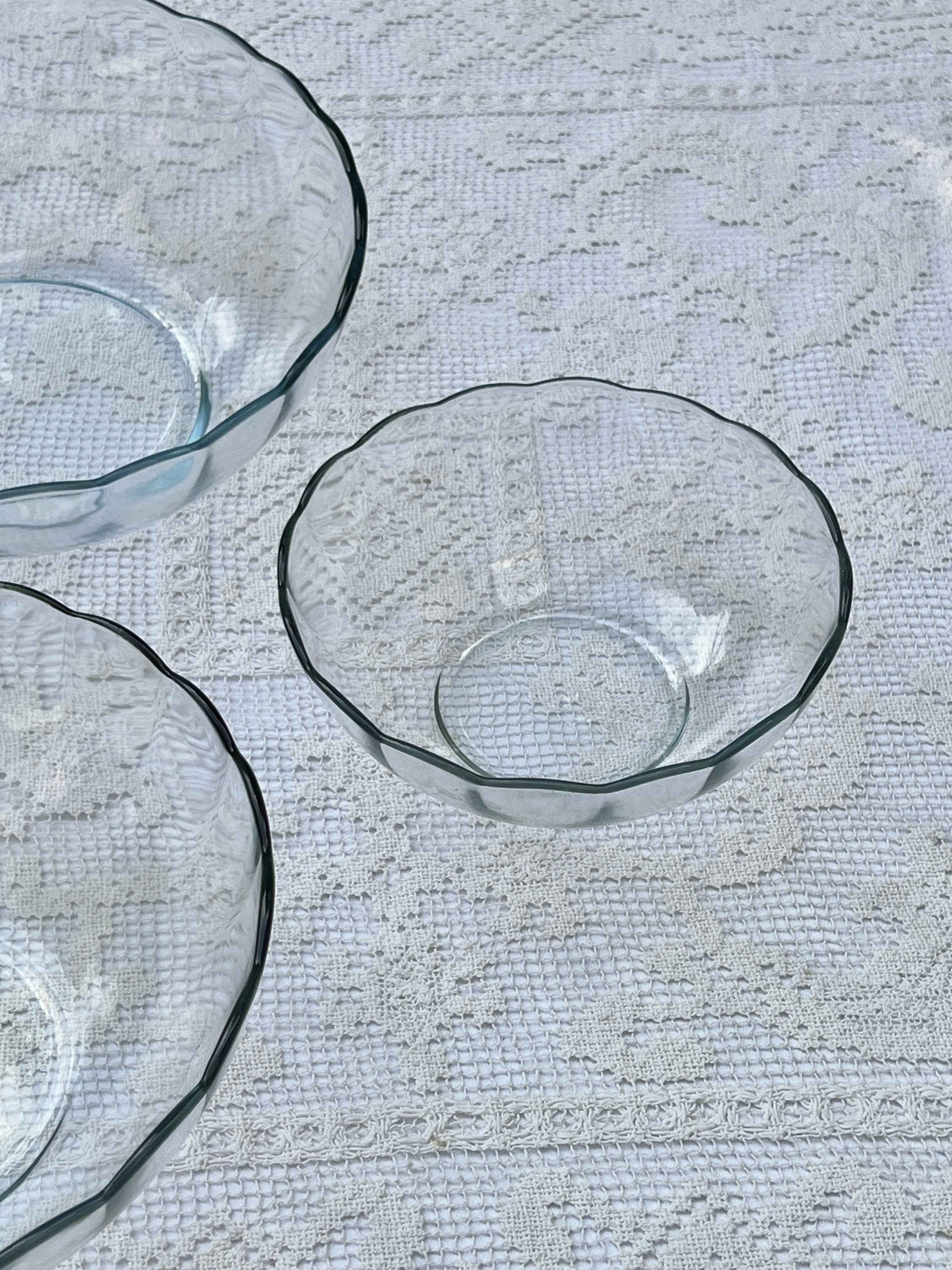 Stor brasiliensk glasskål med bølgende glas, Ø25 H10