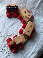 Trætog i massivt træ med flere vogne