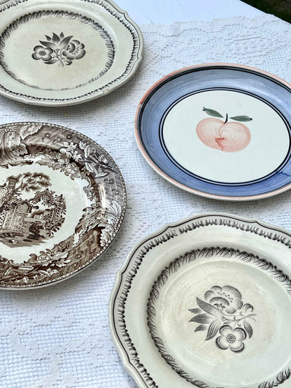 Tallerken med æblemotiv og lysblå kant, Ø25