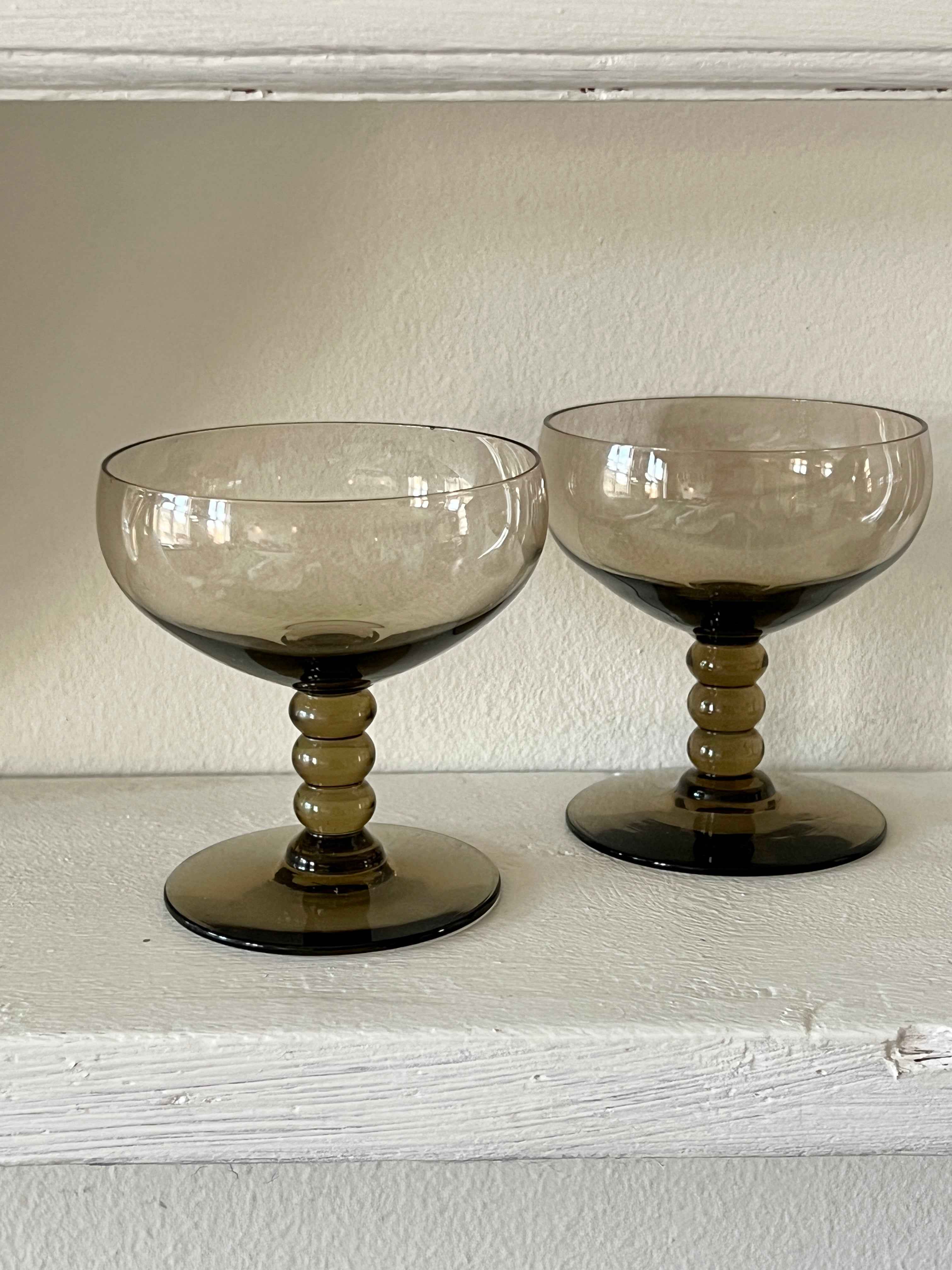 Vintage likørglas i røgfarvet glas (sæt a 3)