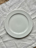 Porcelænsfad med swirl kant