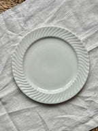 Porcelænsfad med swirl kant