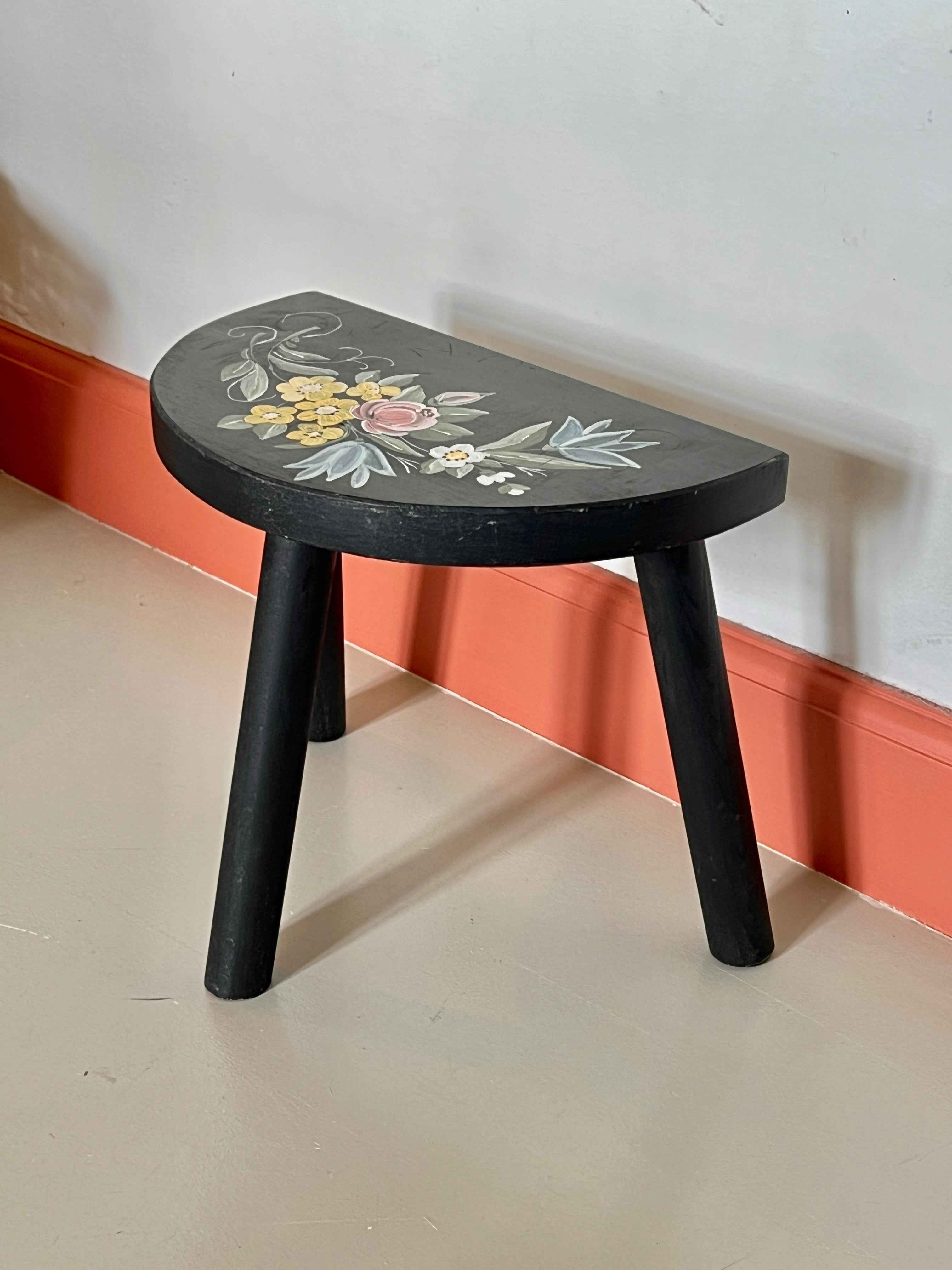 Håndmalet træskammel