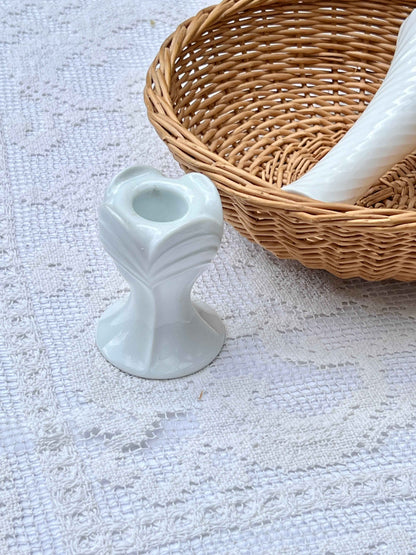 Lysestage i porcelæn med blomsterlignende form, H9