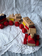 Trætog i massivt træ med flere vogne