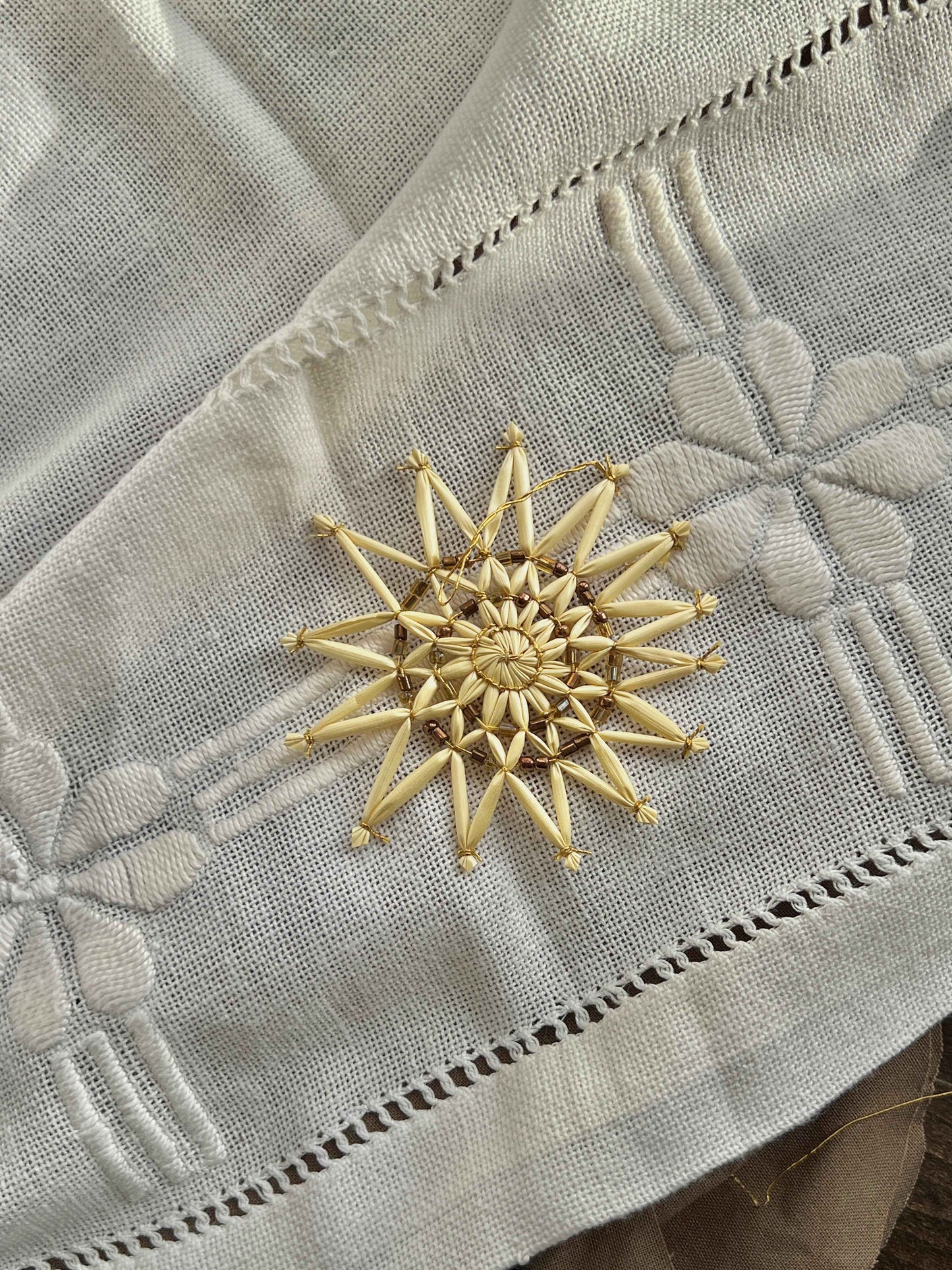 Halmstjerne med perler Ø8